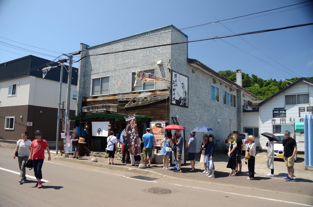 田村岩太郎商店の行列