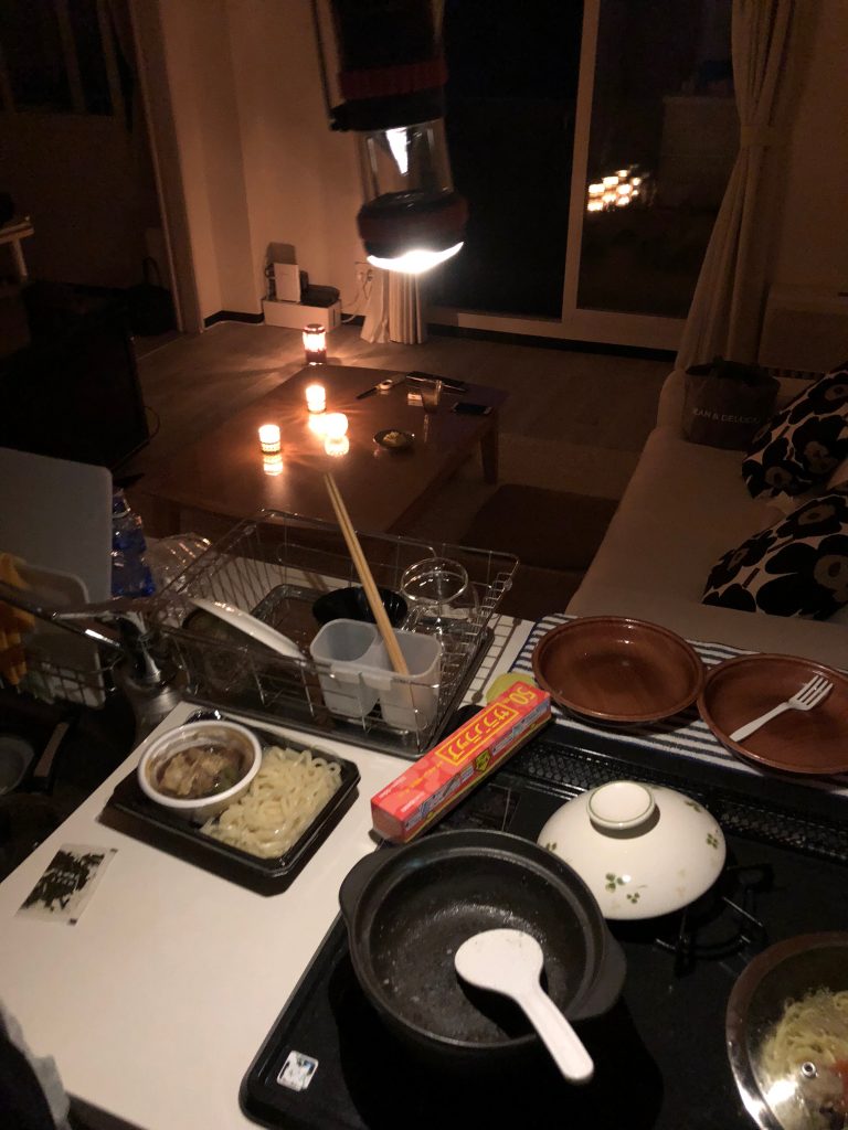 北海道胆振東部地震で役立った災害対策にもなるキャンプ道具・防災グッズ紹介！